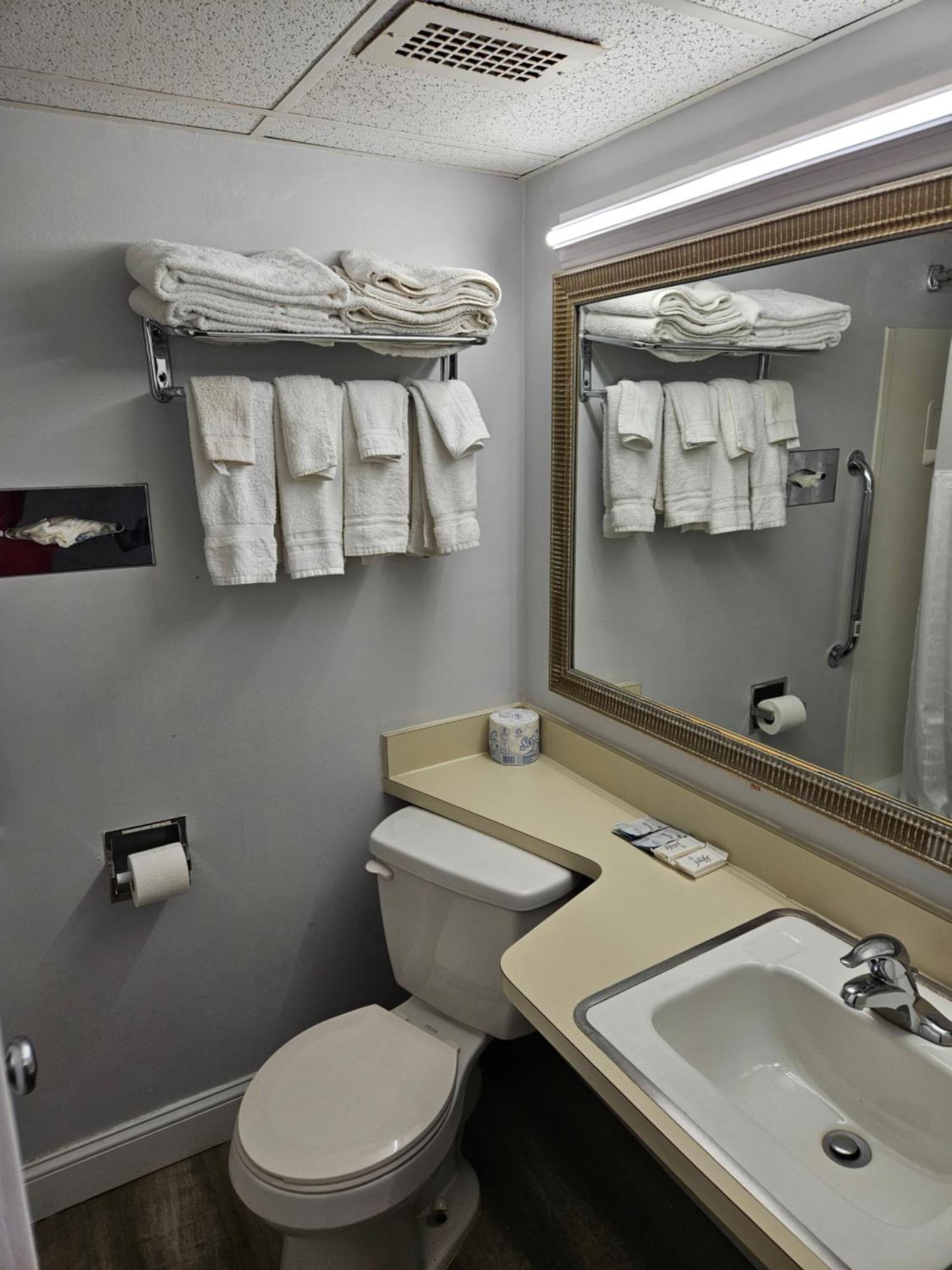 Center Street Value Inn 오번 외부 사진